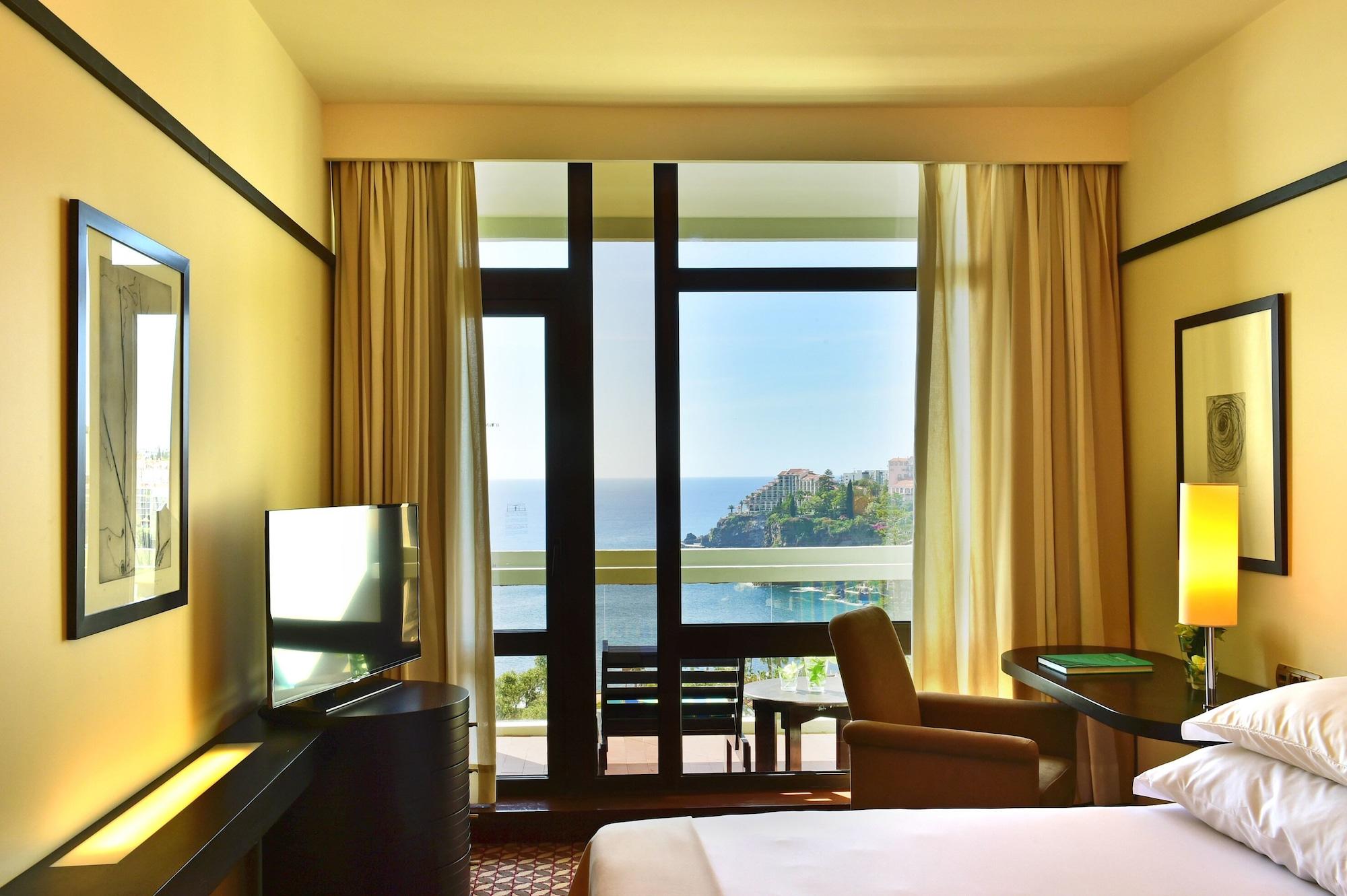 Pestana Casino Park Hotel & Casino Funchal  Exterior foto A room at the hotel