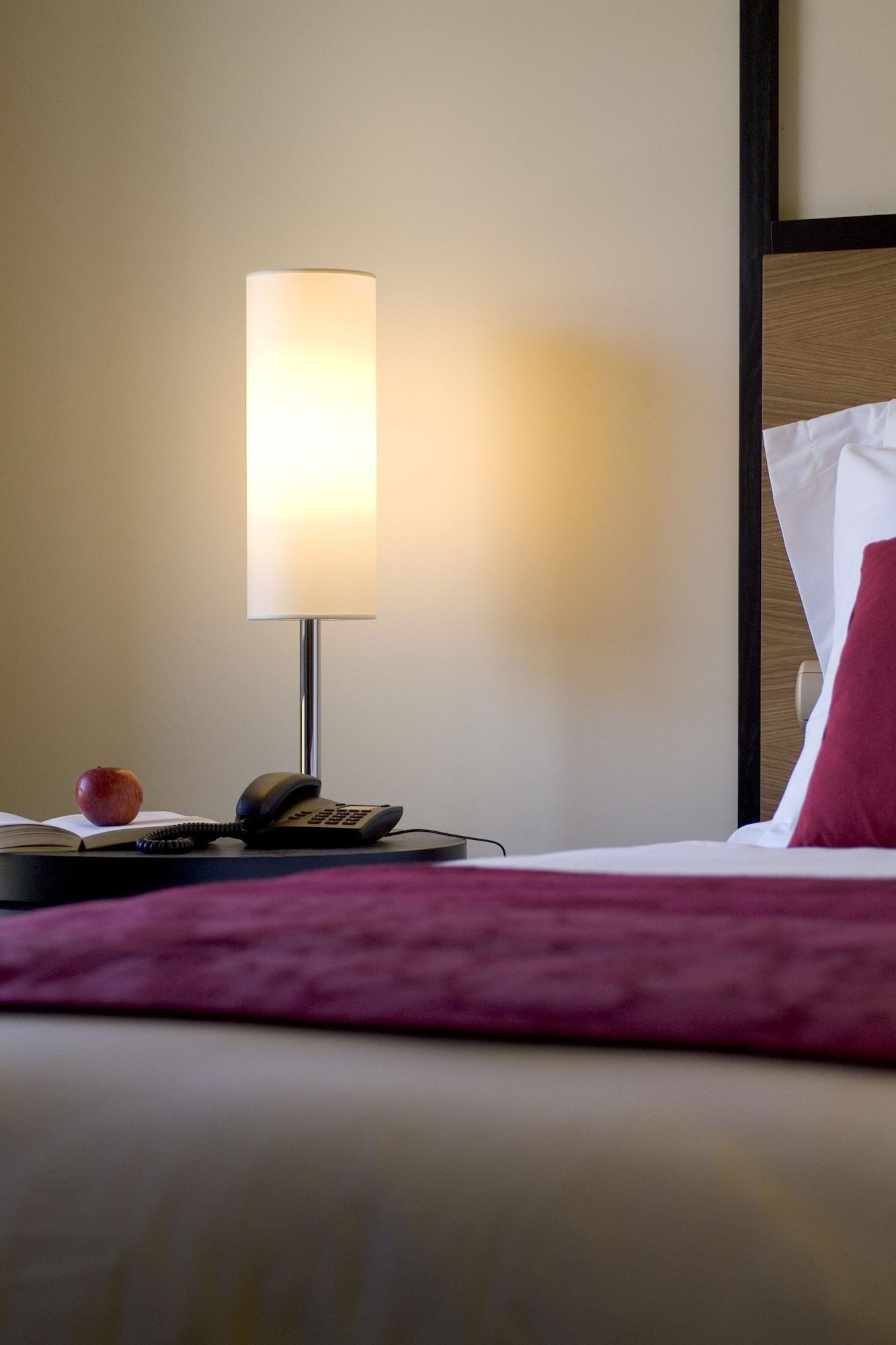 Pestana Casino Park Hotel & Casino Funchal  Exterior foto A lamp on a bedside table