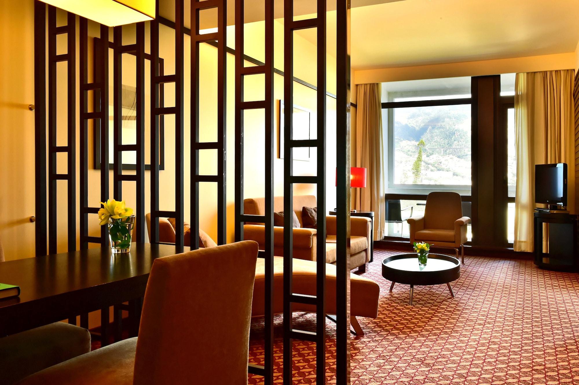 Pestana Casino Park Hotel & Casino Funchal  Exterior foto A suite at the InterContinental Hotel, Innsbruck
