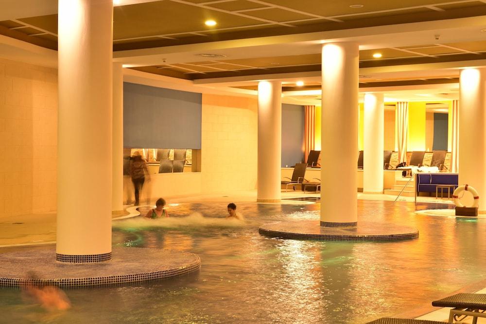 Pestana Casino Park Hotel & Casino Funchal  Exterior foto Spa at the hotel