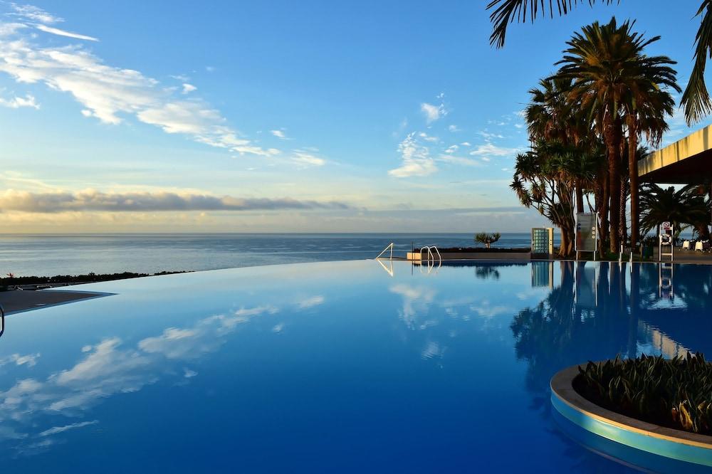 Pestana Casino Park Hotel & Casino Funchal  Exterior foto Infinity pool at the Sheraton Maldives Resort & Spa
