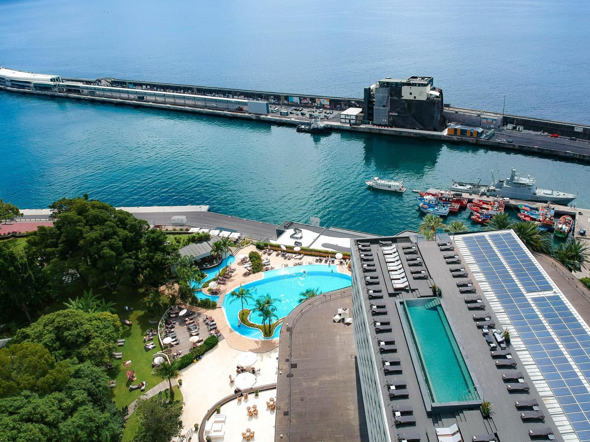 Pestana Casino Park Hotel & Casino Funchal  Exterior foto Aerial view of the hotel