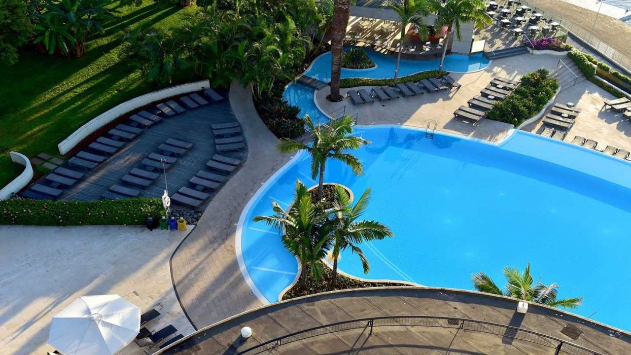 Pestana Casino Park Hotel & Casino Funchal  Exterior foto The pool at the hotel